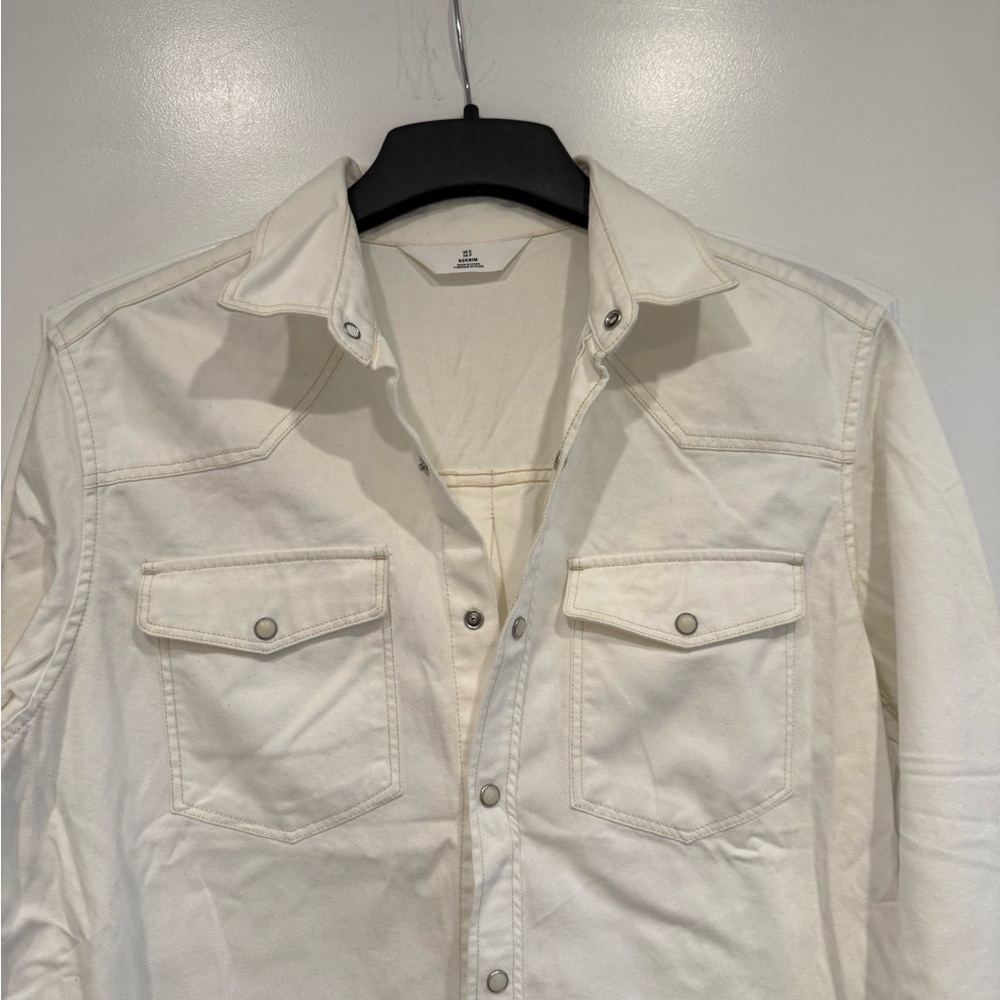 Button up - Picture 2 of 4